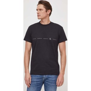 T-shirt Calvin Klein w młodzieżowym stylu z krótkim rękawem z nadrukiem