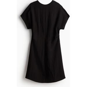 Czarna sukienka H & M z krótkim rękawem w stylu casual