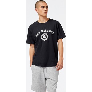 Czarny t-shirt New Balance z krótkim rękawem w stylu klasycznym