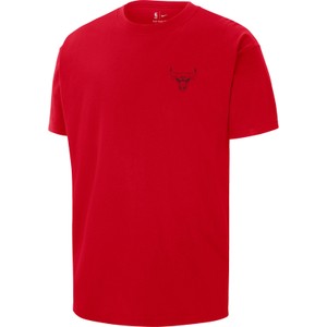 Czerwony t-shirt Nike w sportowym stylu