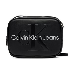 Czarna torebka Calvin Klein na ramię matowa w młodzieżowym stylu