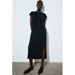 Czarna sukienka H & M z krótkim rękawem w stylu casual midi