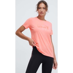Różowy t-shirt DKNY z krótkim rękawem w sportowym stylu