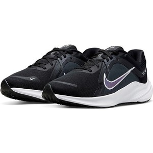 Czarne buty sportowe Nike sznurowane z tkaniny w sportowym stylu