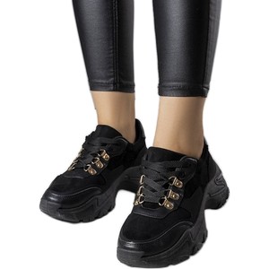 Czarne buty sportowe BM z płaską podeszwą w sportowym stylu