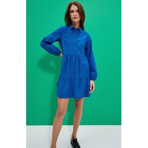 Niebieska sukienka Moodo.pl koszulowa w stylu casual z długim rękawem