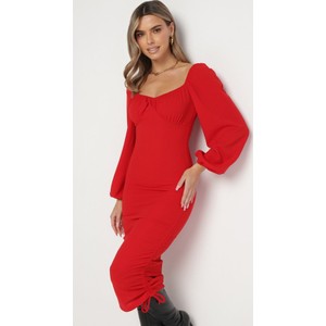 Czerwona sukienka born2be mini dopasowana z długim rękawem