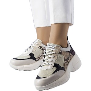 Buty sportowe ButyModne w sportowym stylu z płaską podeszwą sznurowane