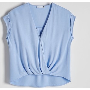 Niebieska bluzka Reserved z dekoltem w kształcie litery v z tkaniny w stylu casual