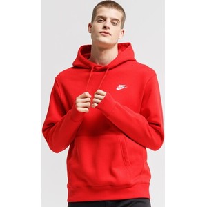 Czerwona bluza Nike w młodzieżowym stylu