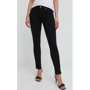 Czarne jeansy Versace Jeans w street stylu