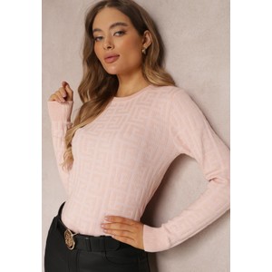 Różowy sweter Renee w geometryczne wzory