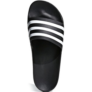 Czarne klapki Adidas w sportowym stylu z płaską podeszwą