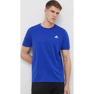 Niebieski t-shirt Adidas z krótkim rękawem w sportowym stylu z bawełny