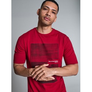 Czerwony t-shirt Sinsay z nadrukiem w młodzieżowym stylu