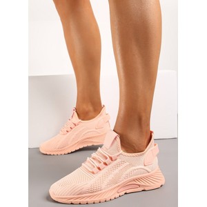Różowe buty sportowe born2be z płaską podeszwą w sportowym stylu