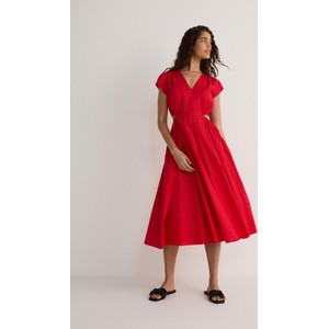 Czerwona sukienka Reserved midi z bawełny z dekoltem w kształcie litery v