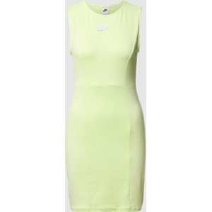 Zielona sukienka Nike z okrągłym dekoltem bez rękawów