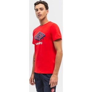 Czerwony t-shirt Umbro w młodzieżowym stylu