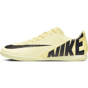 Żółte buty sportowe Nike w sportowym stylu