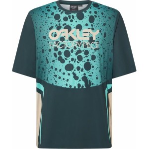 T-shirt Oakley z nadrukiem w młodzieżowym stylu