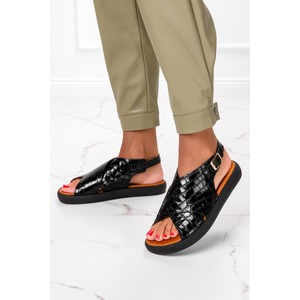 Czarne sandały Casu ze skóry z klamrami w stylu casual