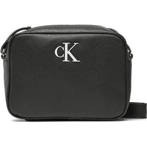 Czarna torebka Calvin Klein w młodzieżowym stylu średnia