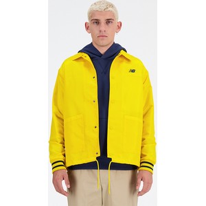 Żółta kurtka New Balance krótka w sportowym stylu