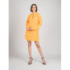 Pomarańczowa sukienka ubierzsie.com z długim rękawem w stylu casual z tkaniny