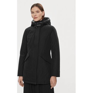 Czarna kurtka Woolrich z kapturem w stylu casual długa