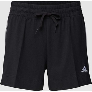 Czarne szorty Adidas Sportswear w sportowym stylu