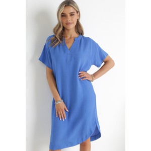 Niebieska sukienka born2be midi w stylu casual z krótkim rękawem
