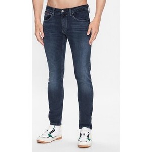 Niebieskie jeansy Tommy Jeans w street stylu