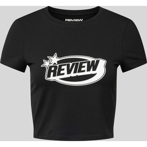 Czarny t-shirt Review w młodzieżowym stylu