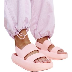 Różowe sandały ButyModne w stylu casual z płaską podeszwą