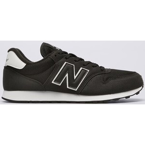 Czarne buty sportowe New Balance sznurowane z płaską podeszwą w sportowym stylu