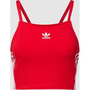 Czerwony top Adidas Originals w sportowym stylu