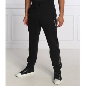 Czarne spodnie sportowe Guess z dresówki w sportowym stylu