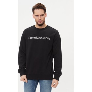 Czarna bluza Calvin Klein w młodzieżowym stylu