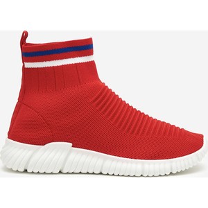 Czerwone buty sportowe Royalfashion.pl w sportowym stylu z płaską podeszwą