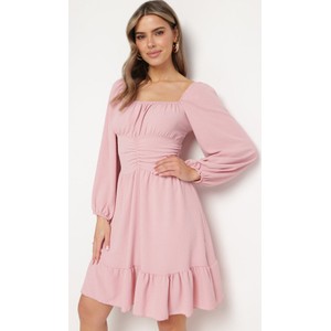 Różowa sukienka born2be z długim rękawem w stylu casual mini