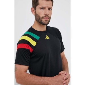 Czarny t-shirt Adidas Performance w sportowym stylu