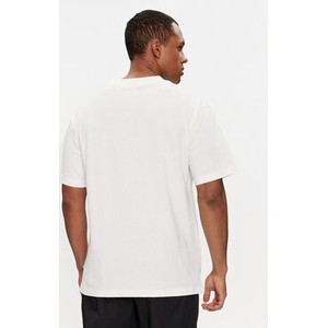 T-shirt New Balance z nadrukiem w młodzieżowym stylu z krótkim rękawem