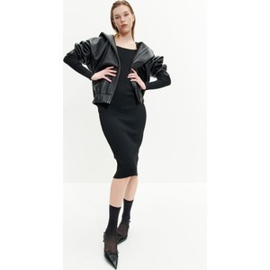 Czarna sukienka H & M z dekoltem w kształcie litery v w stylu casual