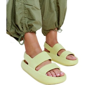 Zielone sandały ButyModne w stylu casual z klamrami