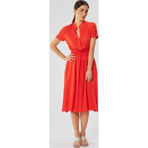 Czerwona sukienka Stylove z dekoltem w kształcie litery v z krótkim rękawem midi