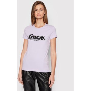 Fioletowy t-shirt Guess z krótkim rękawem w młodzieżowym stylu