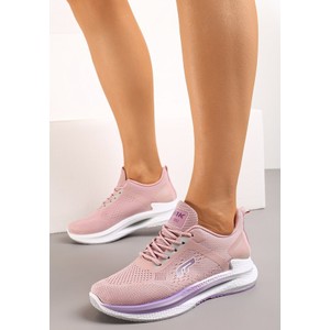 Różowe buty sportowe born2be z płaską podeszwą w sportowym stylu