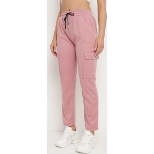 Różowe spodnie born2be w stylu casual