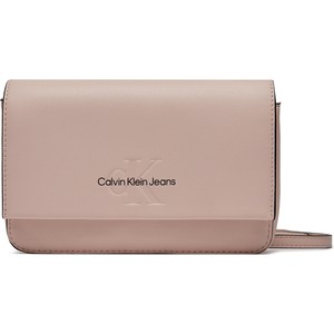 Różowa torebka Calvin Klein matowa w młodzieżowym stylu na ramię
